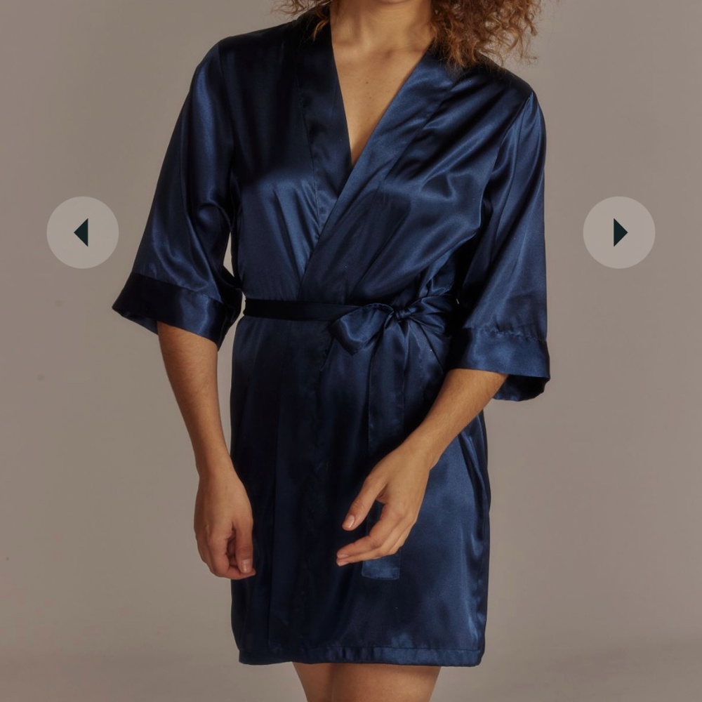 Satin robe BNWT